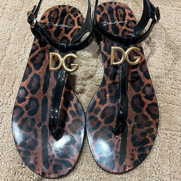 Dolce and Gabbana logo thong sandals . - Picture 1 of 4